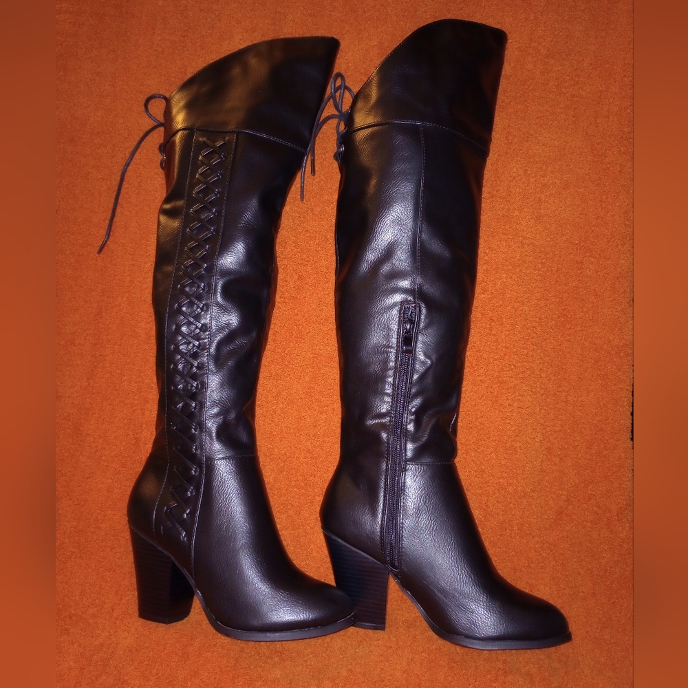 NWOB Black leather boots